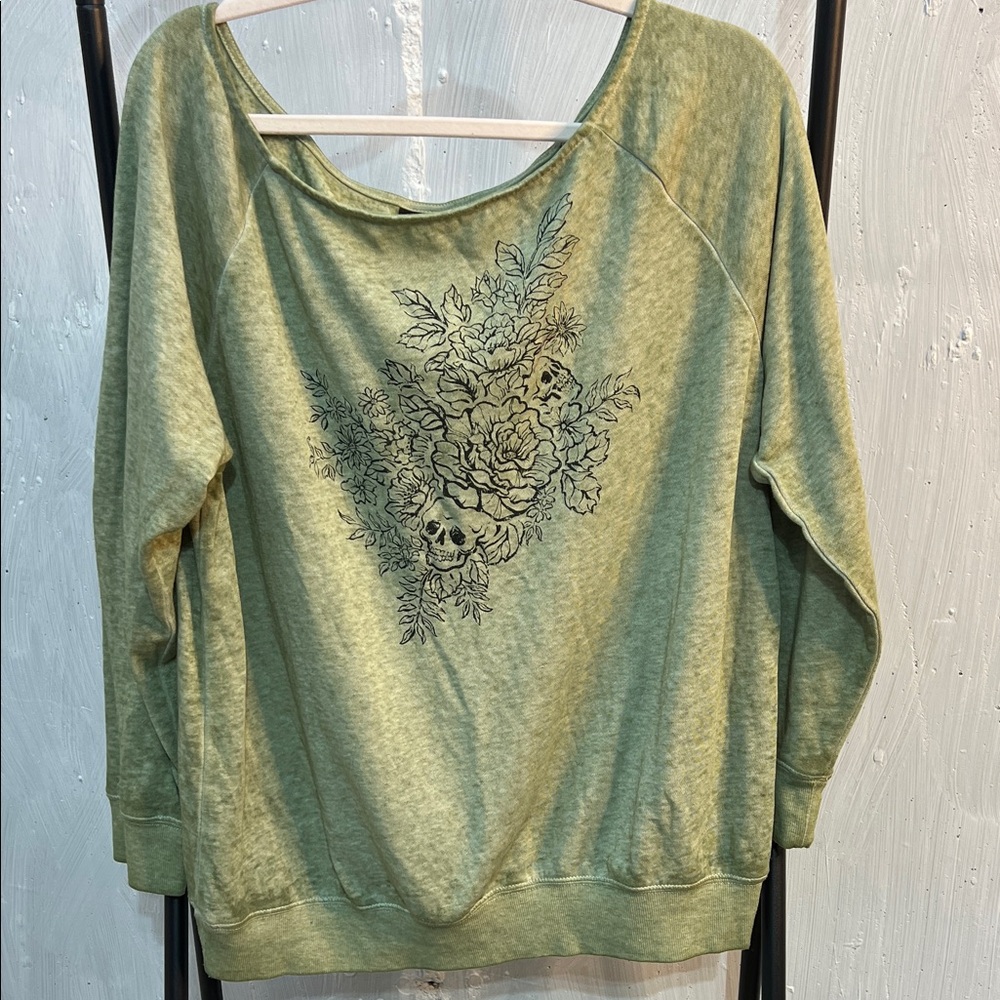 Torrid scoop neck lightweight sweatshirt green skulls floral women’s plus Sz 1X